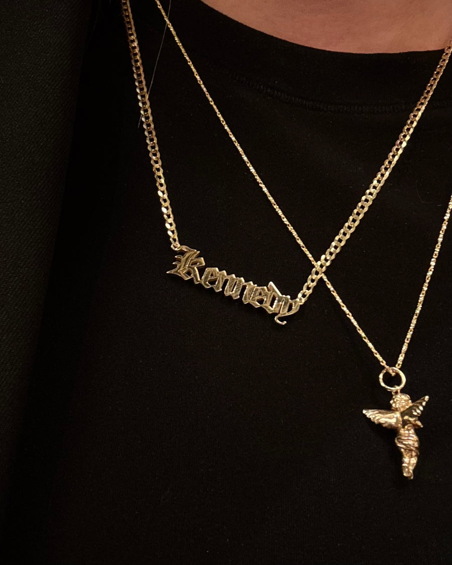 THE NAMEPLATE NECKLACE - OLD ENGLISH